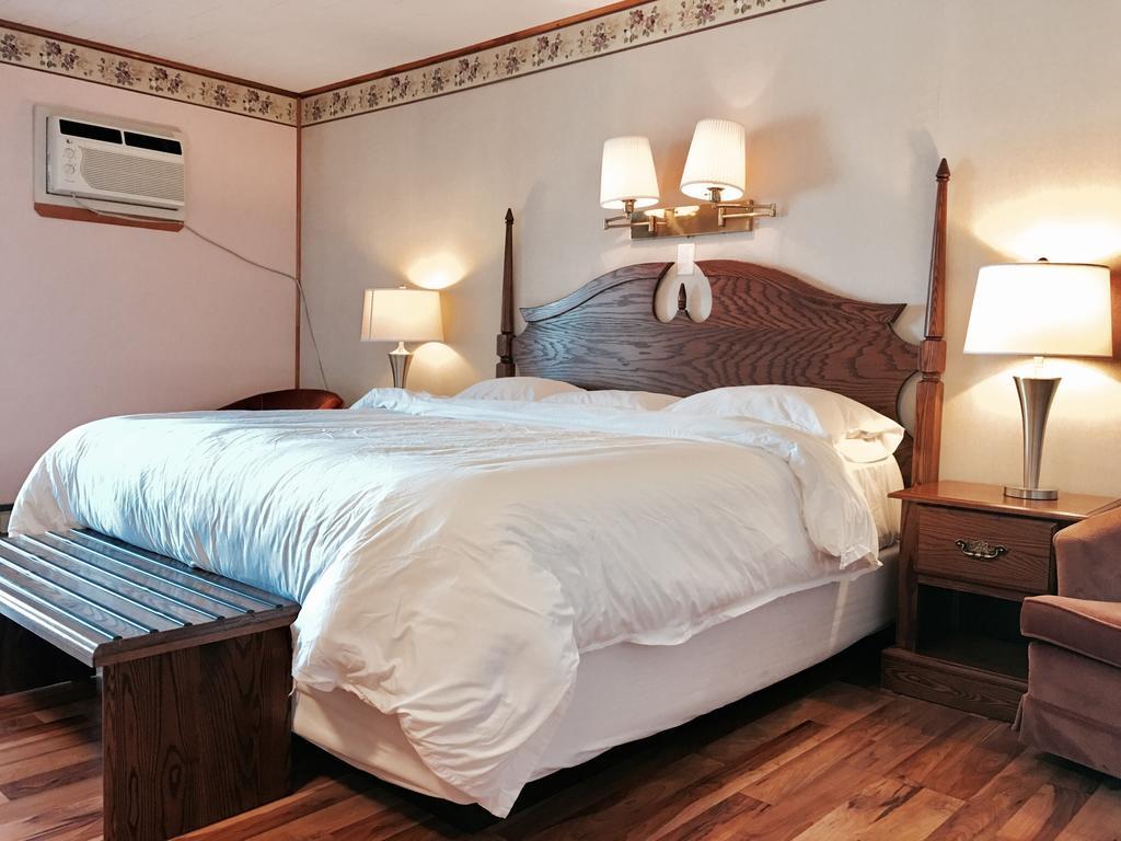 Laurie's Motel 3*